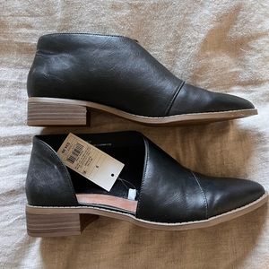 NWT Universal Thread black cutout mules